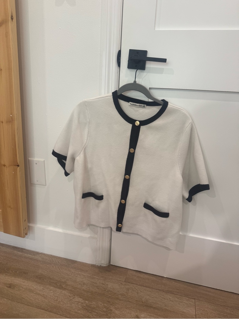 Abercrombie & Fitch Cream Short-Sleeve Knit Cardigan with Black Trim